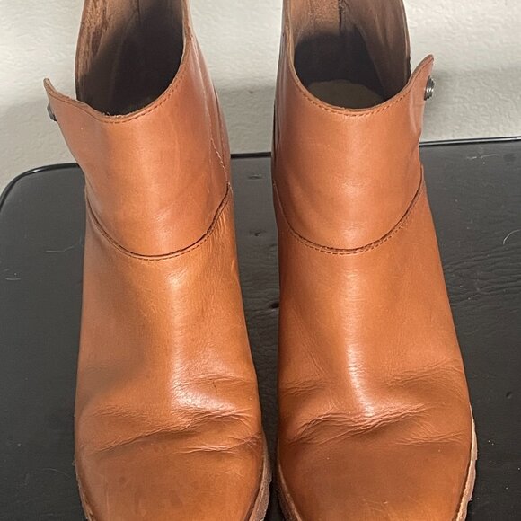 UGG - Women's Amal - Picture 7 of 7